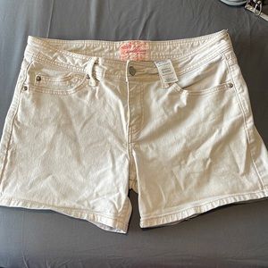 Levi Khaki Shorts
